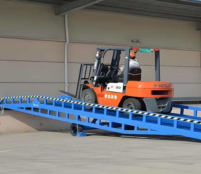 芒康移动式卸货平台（叉车用）